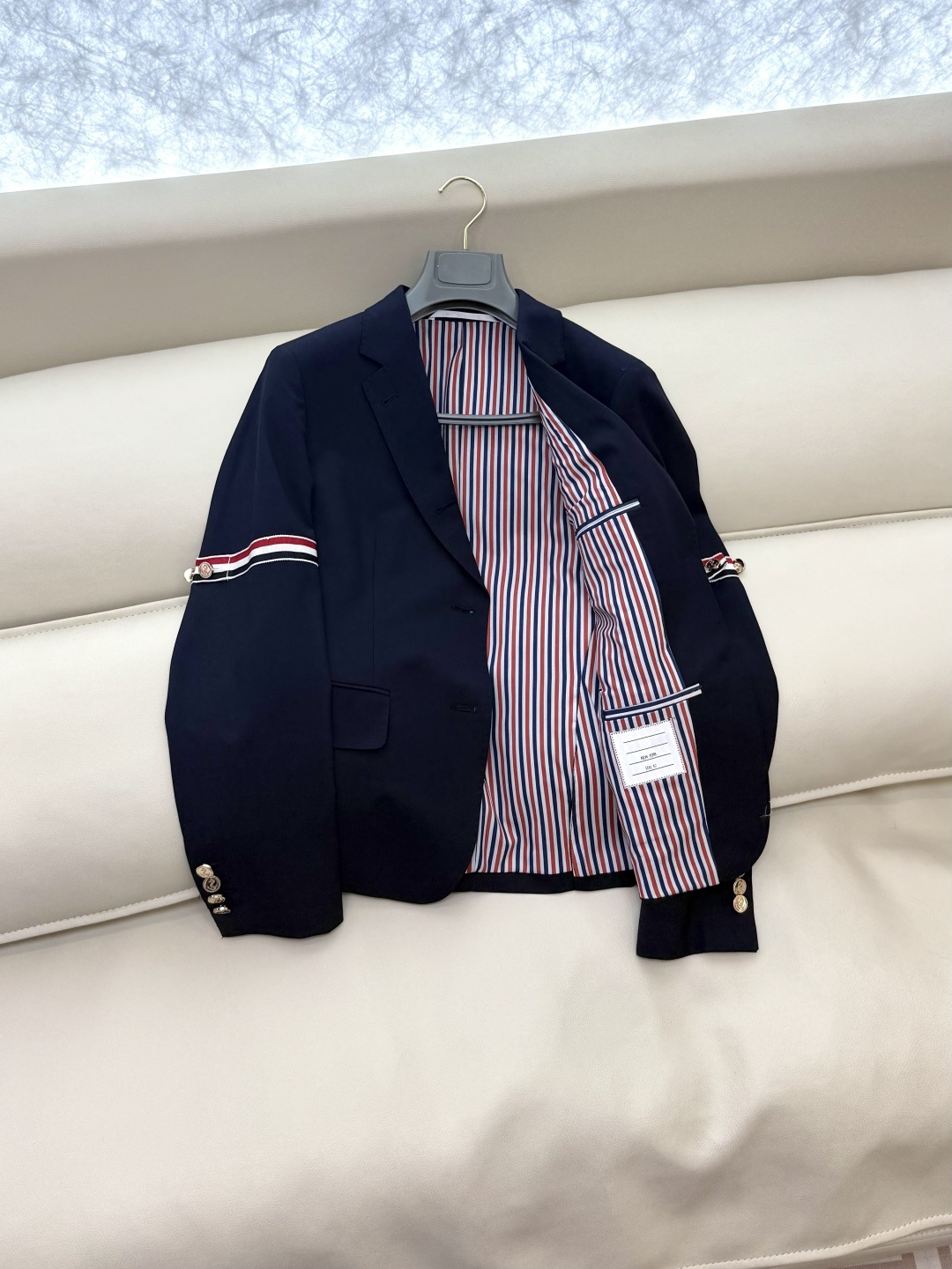 XTB021#新款外套⚠️。
TB 顶级货 100%羊毛 袖子织带 西装外套 灰色 藏青色 灰色 0-1