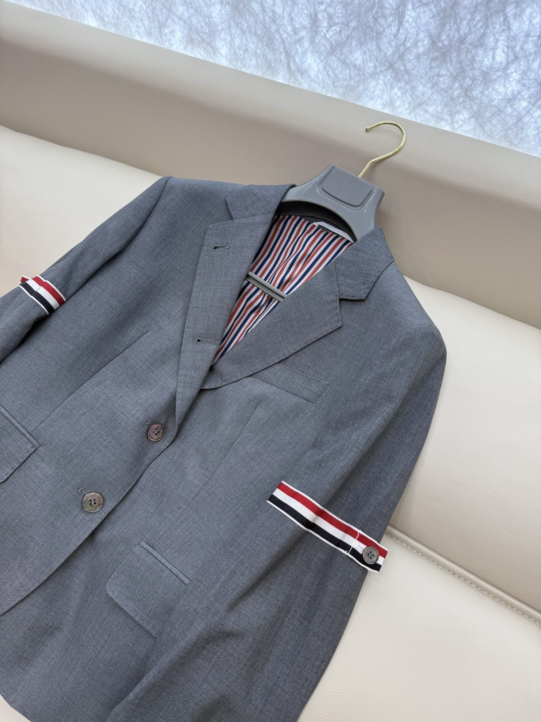 XTB021#新款外套⚠️。
TB 顶级货 100%羊毛 袖子织带 西装外套 灰色 藏青色 灰色 0-1