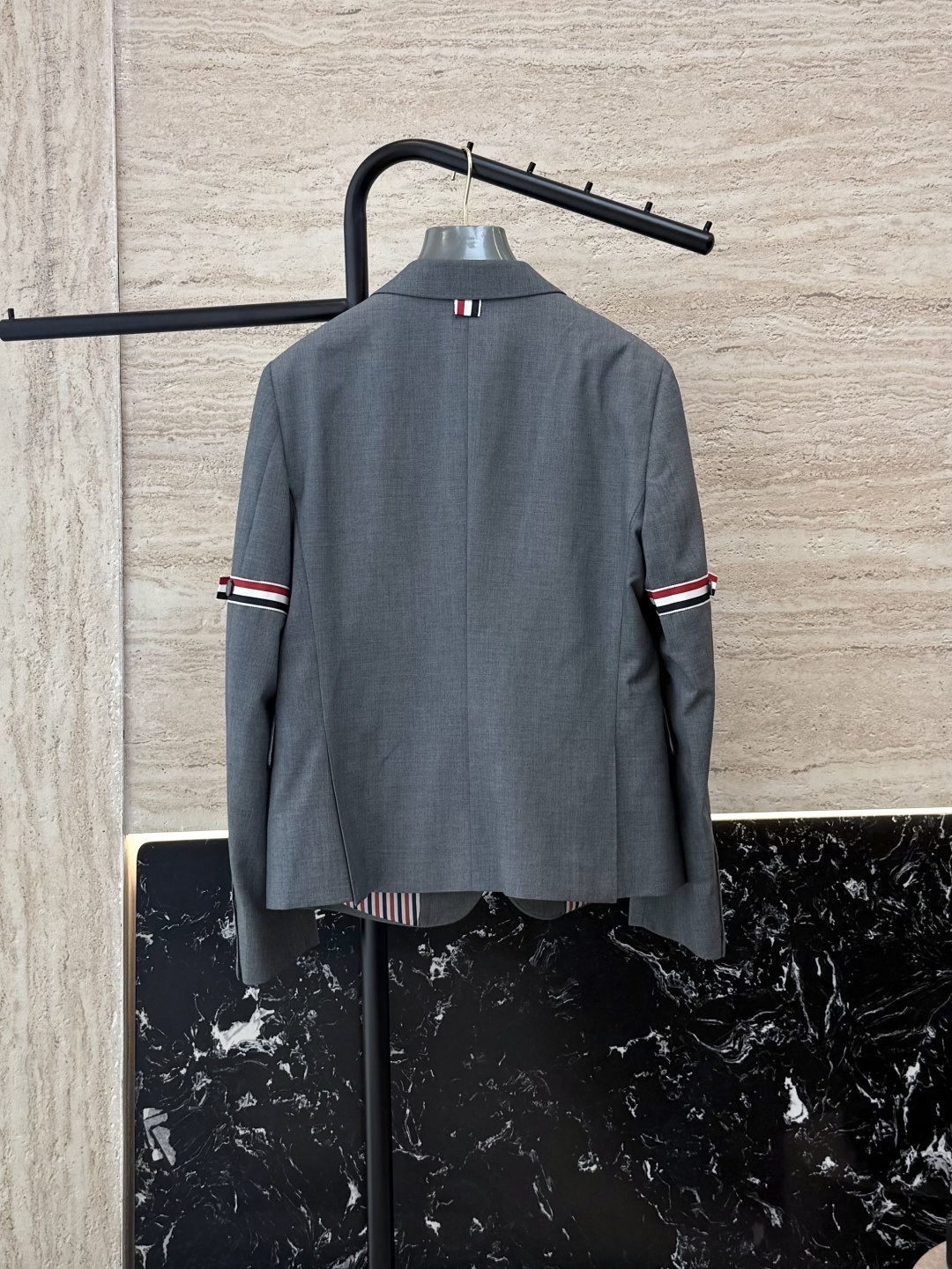 XTB021#新款外套⚠️。
TB 顶级货 100%羊毛 袖子织带 西装外套 灰色 藏青色 灰色 0-1