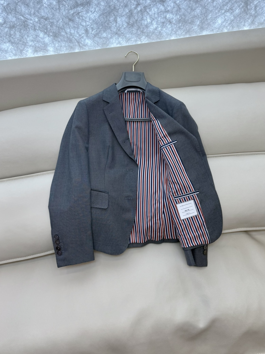 XTB023#新款外套⚠️。
TB 顶级货 100%羊毛 贝母扣 西装外套 灰色 0-1-2-3码