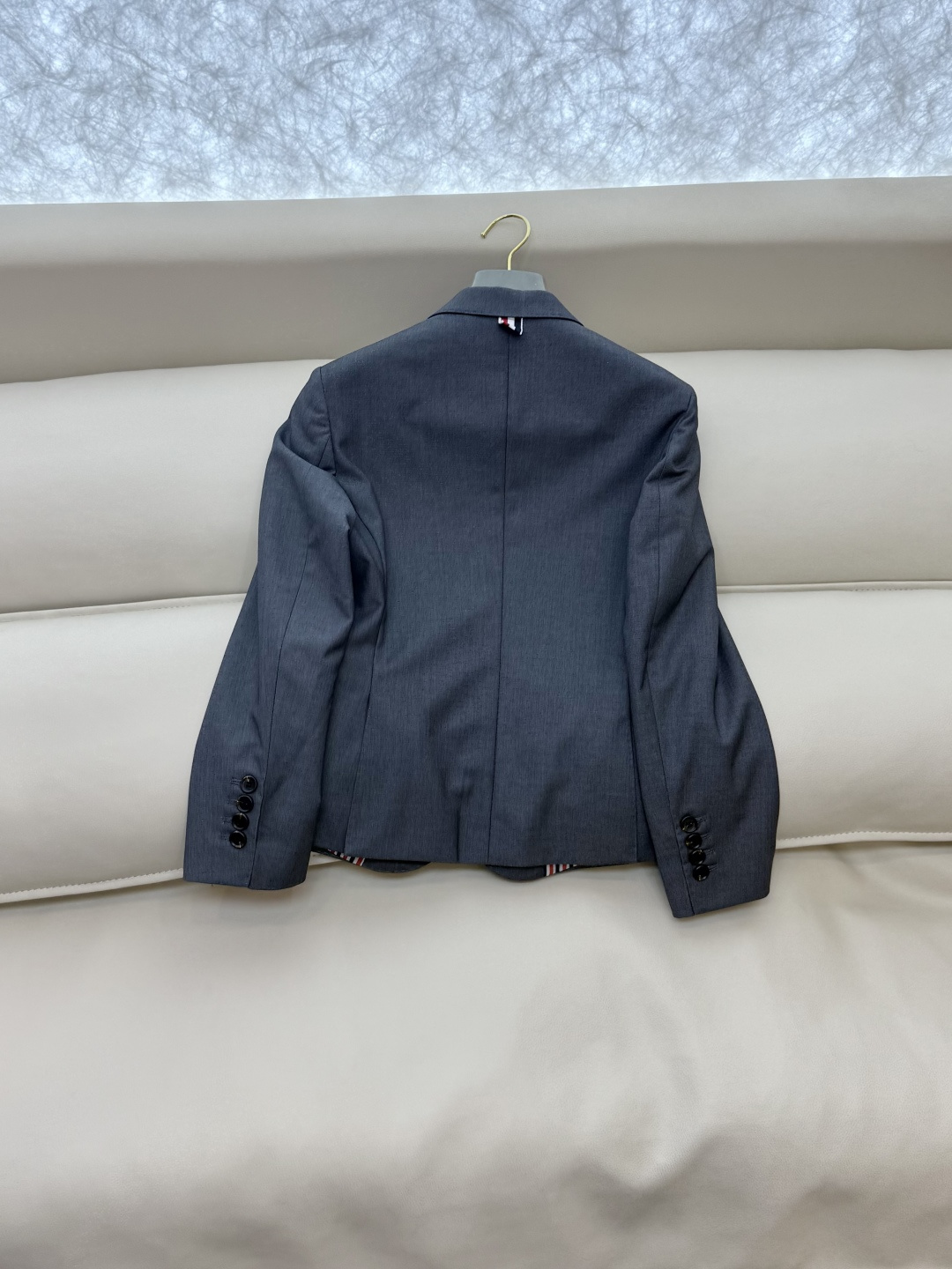 XTB0001#新款外套⚠️。
TB 顶级货 100%羊毛 树脂扣 西装外套 灰色 0-1-2-3码