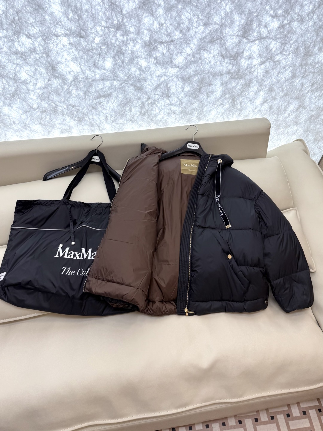 M671#新款羽绒服⚠️。
max mara  原标顶级版 90% 鹅绒羽绒服  米白色 深灰色 38/