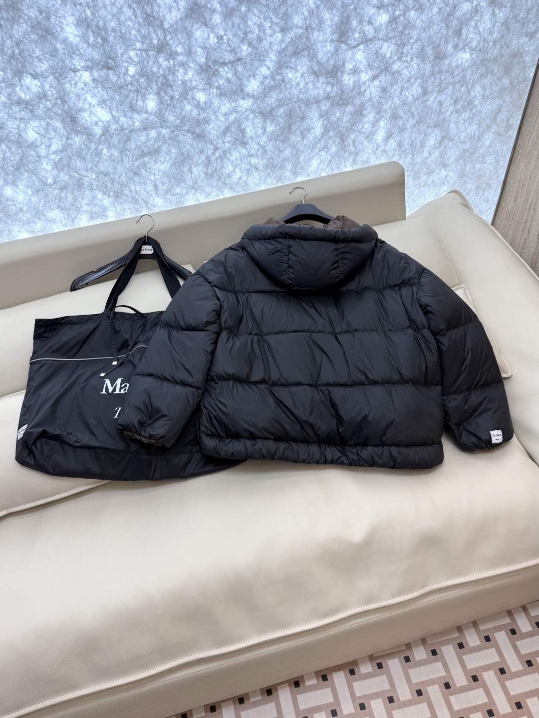 M671#新款羽绒服⚠️。
max mara  原标顶级版 90% 鹅绒羽绒服  米白色 深灰色 38/