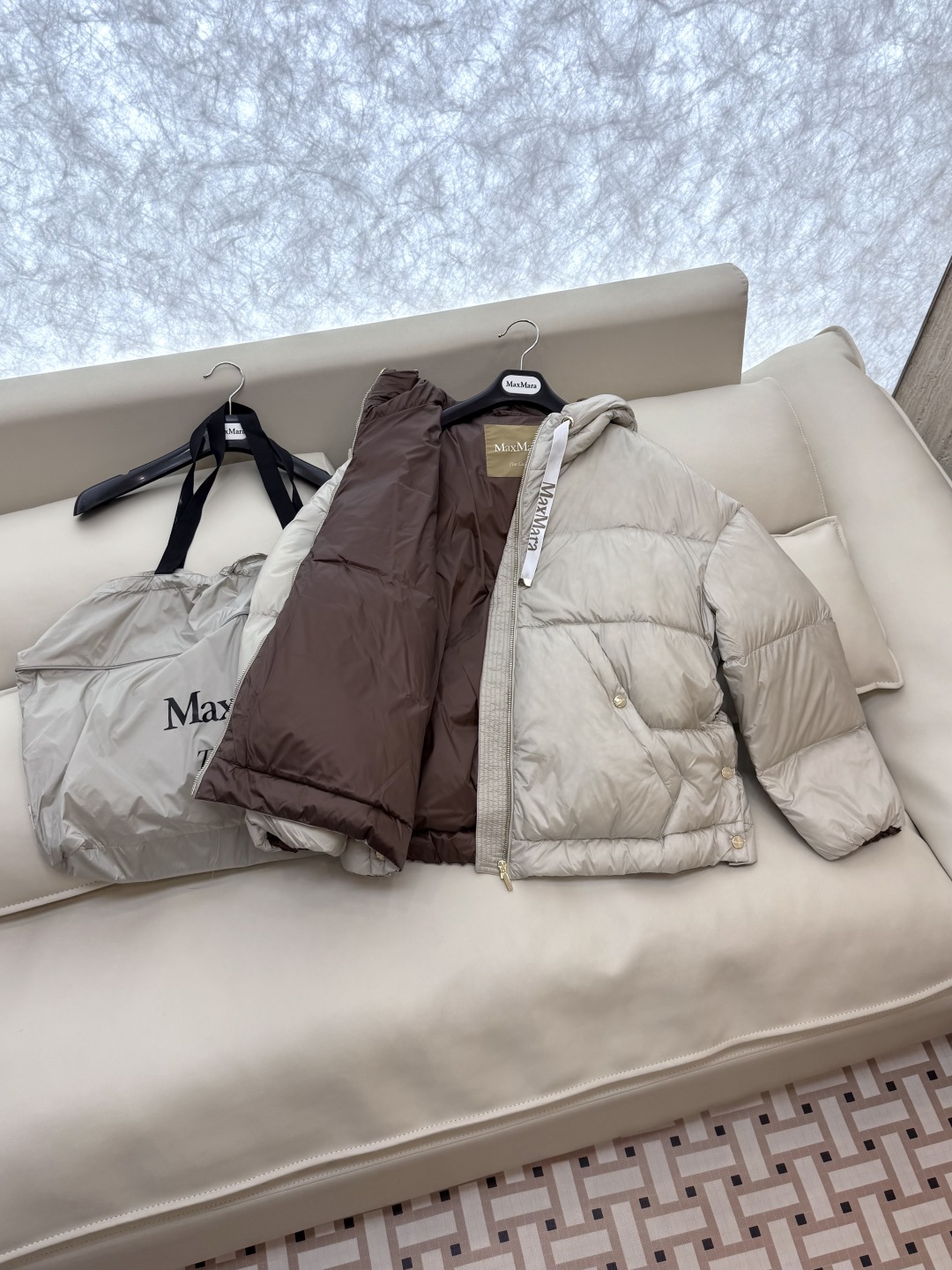 M671#新款羽绒服⚠️。
max mara  原标顶级版 90% 鹅绒羽绒服  米白色 深灰色 38/