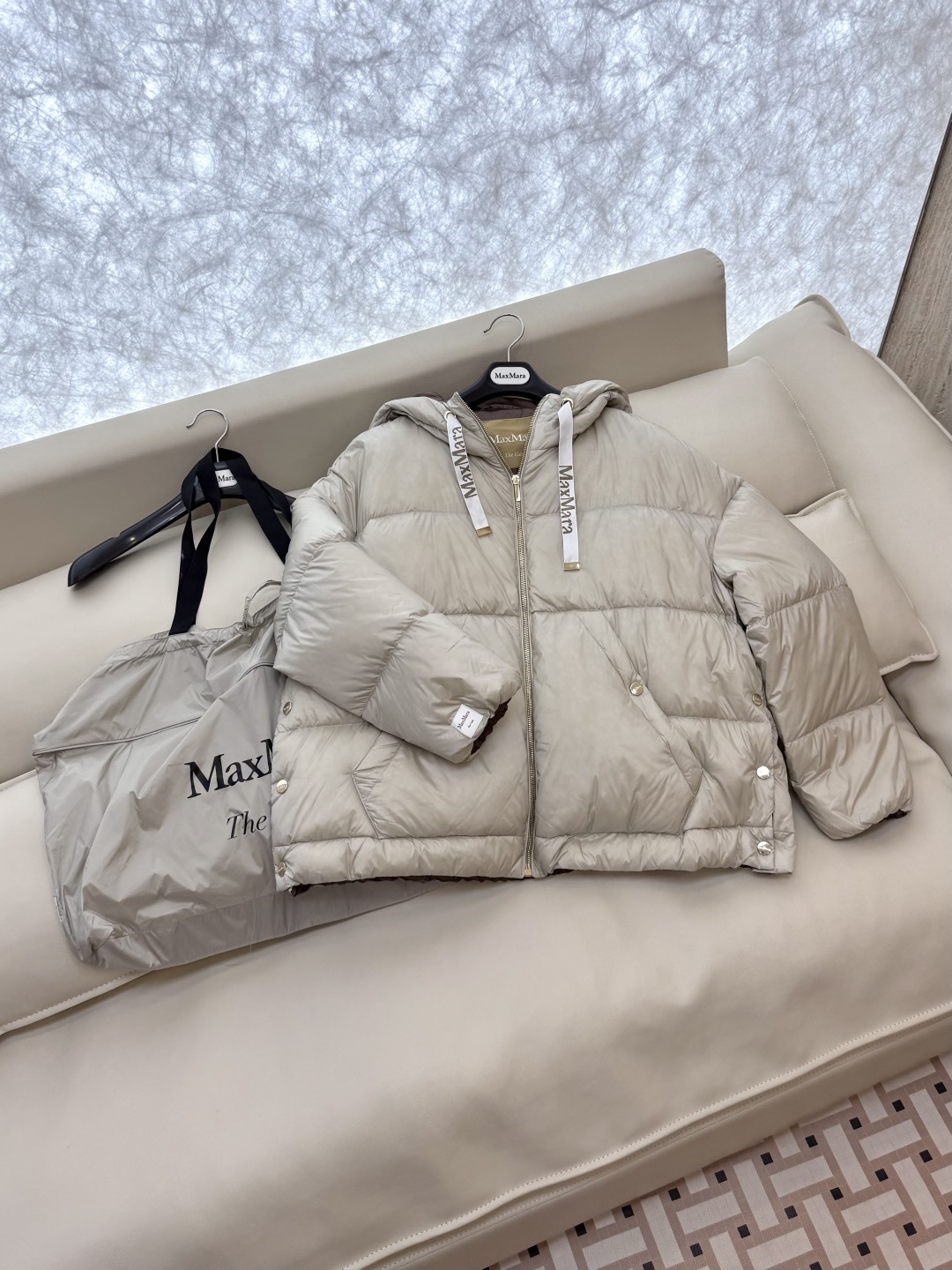 M671#新款羽绒服⚠️。
max mara  原标顶级版 90% 鹅绒羽绒服  米白色 深灰色 38/