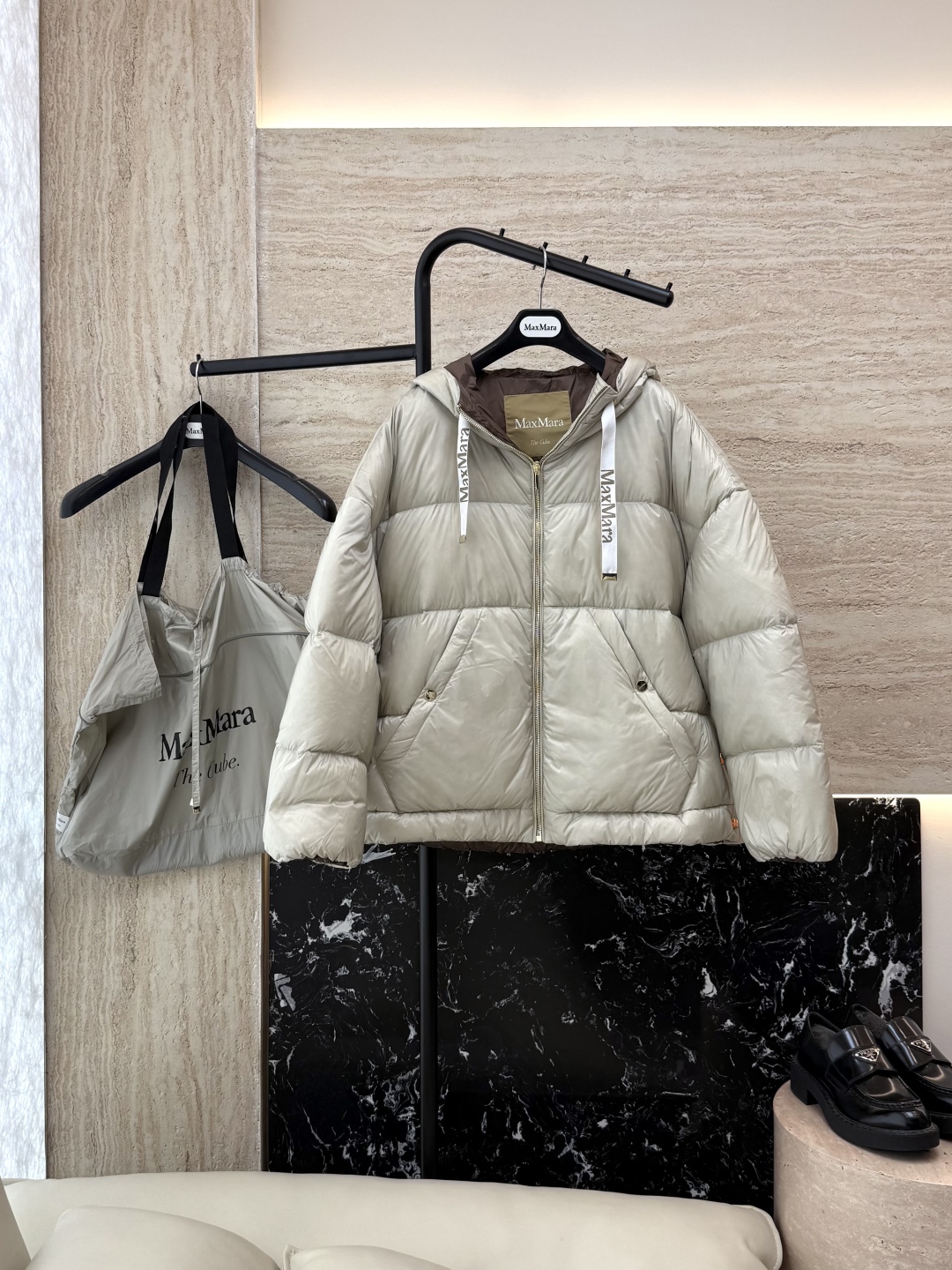 M671#新款羽绒服⚠️。
max mara  原标顶级版 90% 鹅绒羽绒服  米白色 深灰色 38/