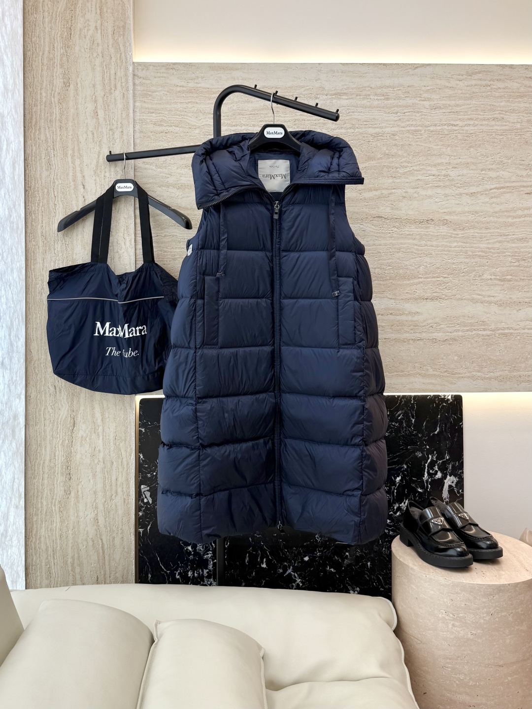 M286#新款羽绒服⚠️。
max mara  配原包装 原标高定版 羽绒长马甲 加长90% 鹅绒羽绒服