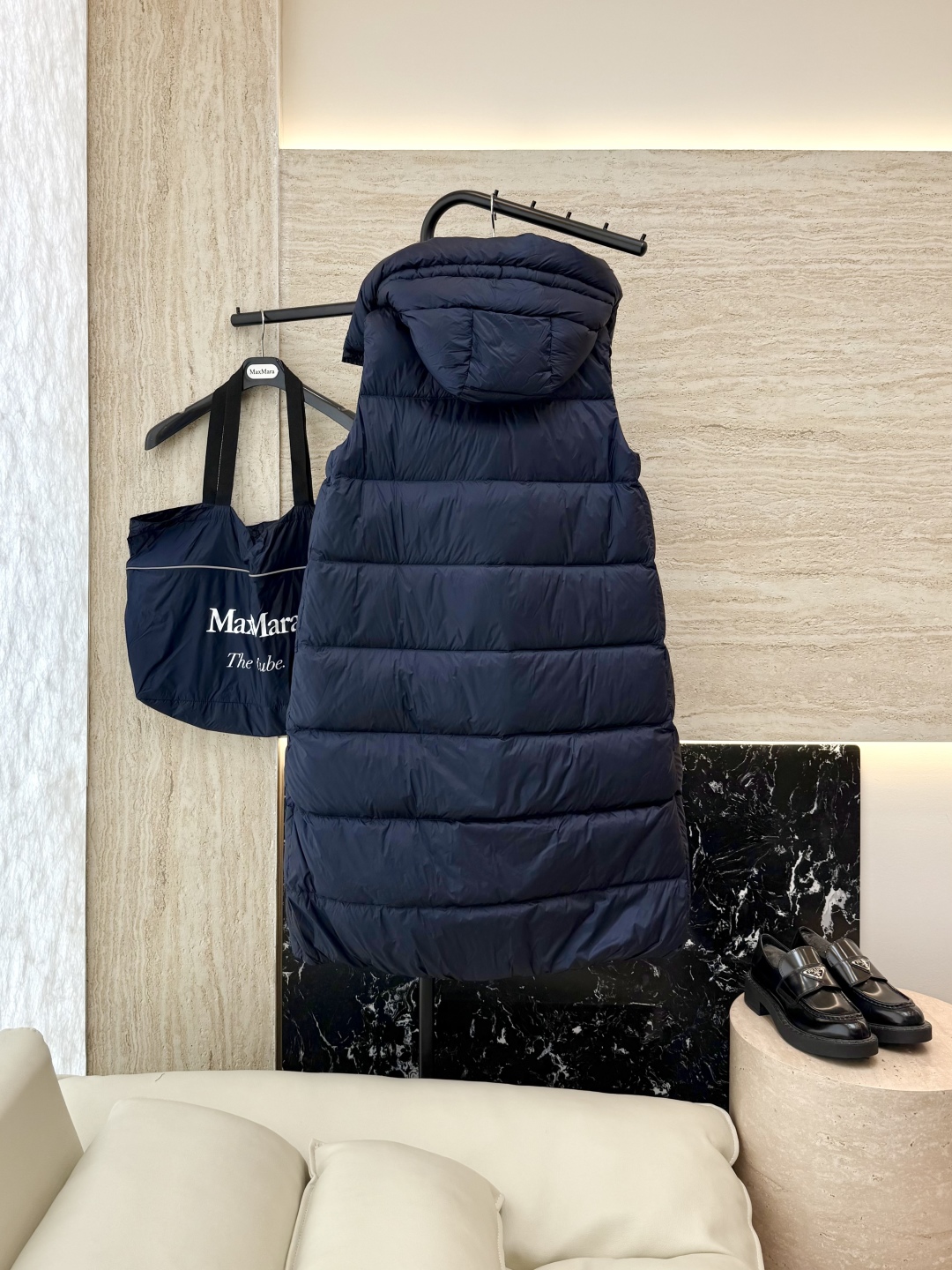 M286#新款羽绒服⚠️。
max mara  配原包装 原标高定版 羽绒长马甲 加长90% 鹅绒羽绒服