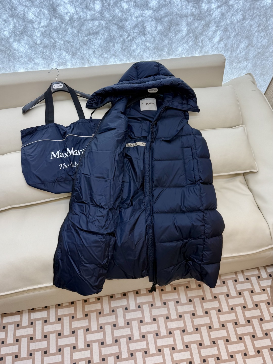 M286#新款羽绒服⚠️。
max mara  配原包装 原标高定版 羽绒长马甲 加长90% 鹅绒羽绒服
