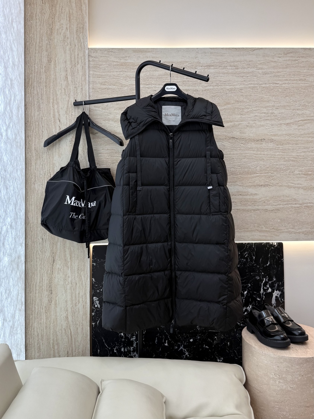 M286#新款羽绒服⚠️。
max mara  配原包装 原标高定版 羽绒长马甲 加长90% 鹅绒羽绒服