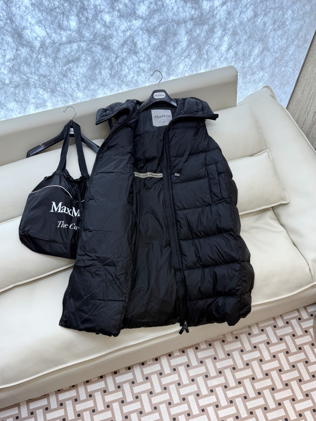 M286#新款羽绒服⚠️。
max mara  配原包装 原标高定版 羽绒长马甲 加长90% 鹅绒羽绒服