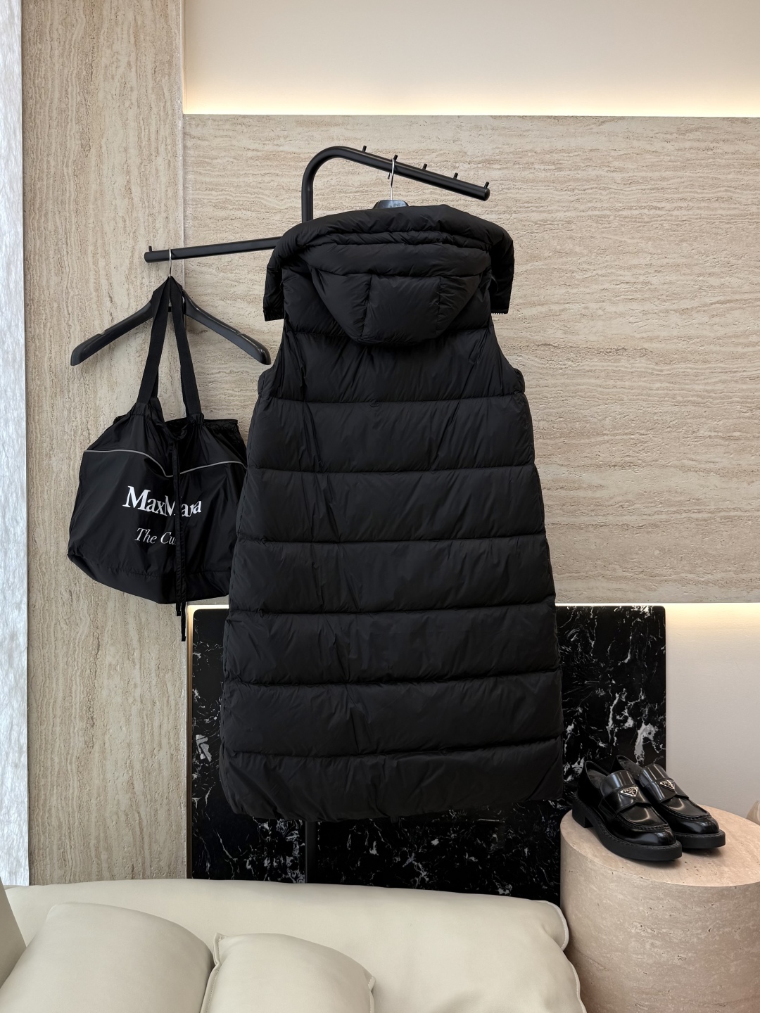 M286#新款羽绒服⚠️。
max mara  配原包装 原标高定版 羽绒长马甲 加长90% 鹅绒羽绒服