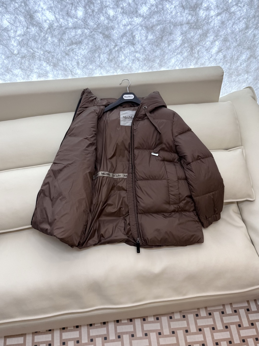 M238#新款羽绒服⚠️。
max mara  原标顶级货 90% 鹅绒羽绒服 
米白色 咖色 棕色 黑
