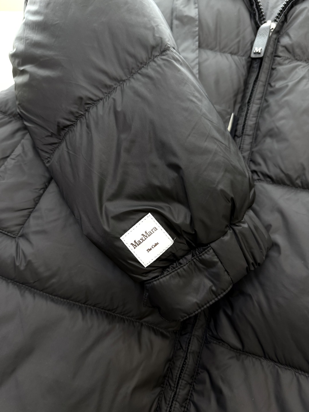 M238#新款羽绒服⚠️。
max mara  原标顶级货 90% 鹅绒羽绒服 
米白色 咖色 棕色 黑