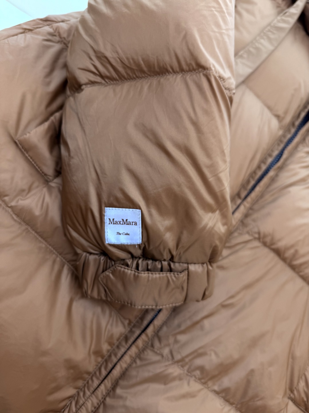 M238#新款羽绒服⚠️。
max mara  原标顶级货 90% 鹅绒羽绒服 
米白色 咖色 棕色 黑