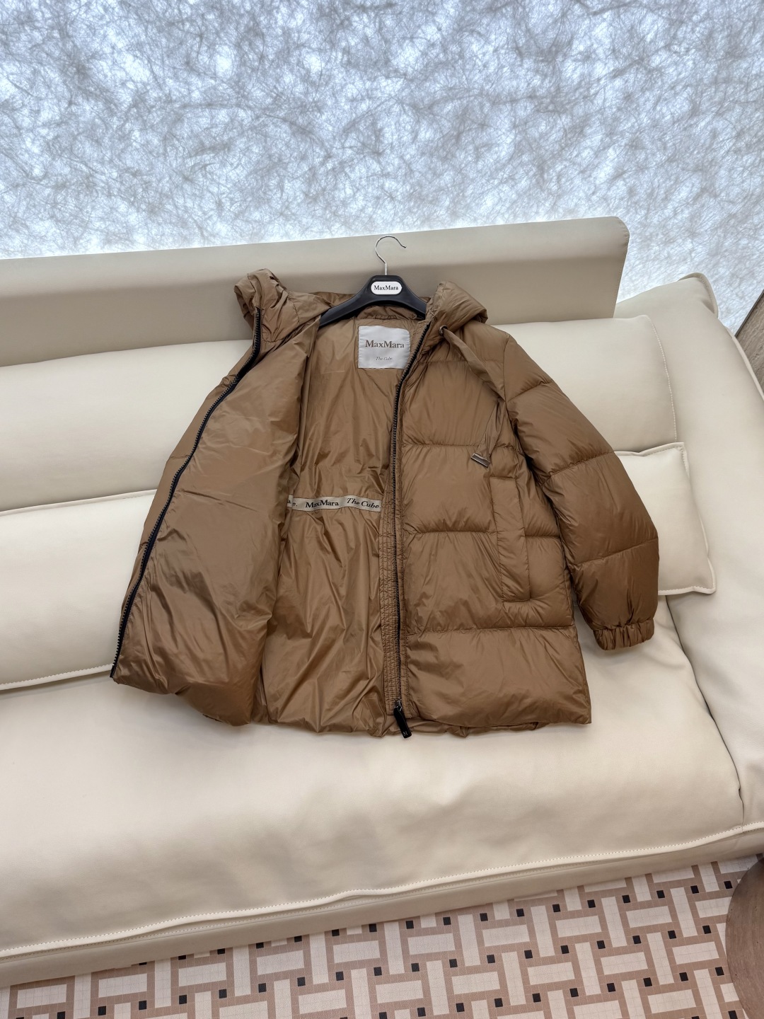 M238#新款羽绒服⚠️。
max mara  原标顶级货 90% 鹅绒羽绒服 
米白色 咖色 棕色 黑