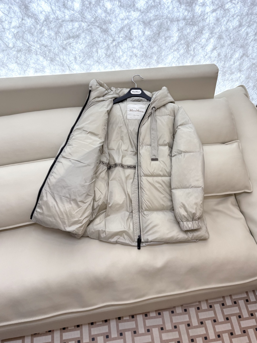M238#新款羽绒服⚠️。
max mara  原标顶级货 90% 鹅绒羽绒服 
米白色 咖色 棕色 黑