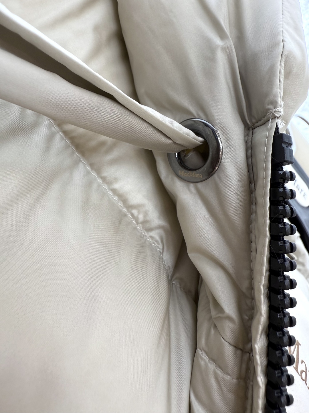 M238#新款羽绒服⚠️。
max mara  原标顶级货 90% 鹅绒羽绒服 
米白色 咖色 棕色 黑