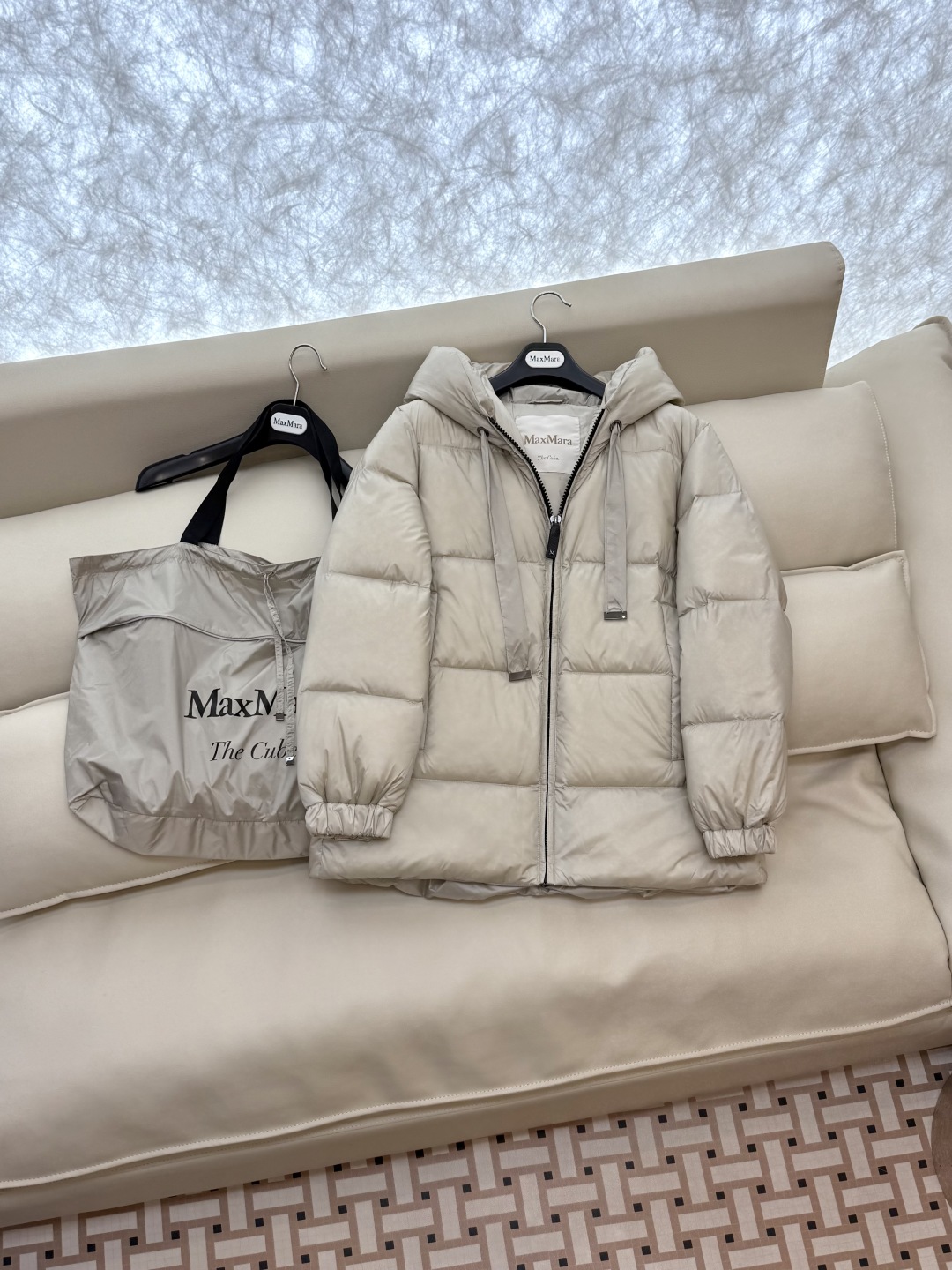 M238#新款羽绒服⚠️。
max mara  原标顶级货 90% 鹅绒羽绒服 
米白色 咖色 棕色 黑