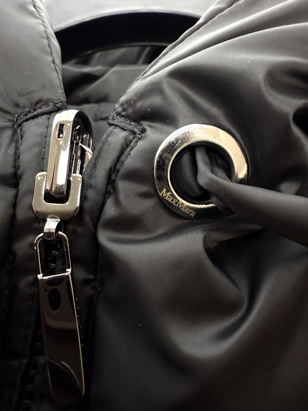 M651#新款羽绒服⚠️。
max mara  两面穿 配原包装 顶级版 长款90% 鹅绒羽绒服  
黑
