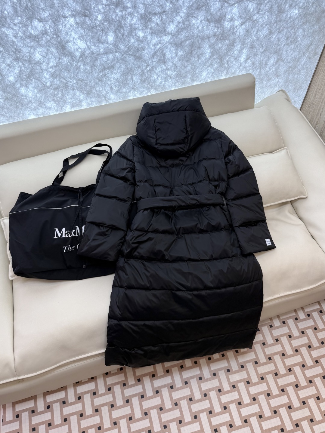M651#新款羽绒服⚠️。
max mara  两面穿 配原包装 顶级版 长款90% 鹅绒羽绒服  
黑