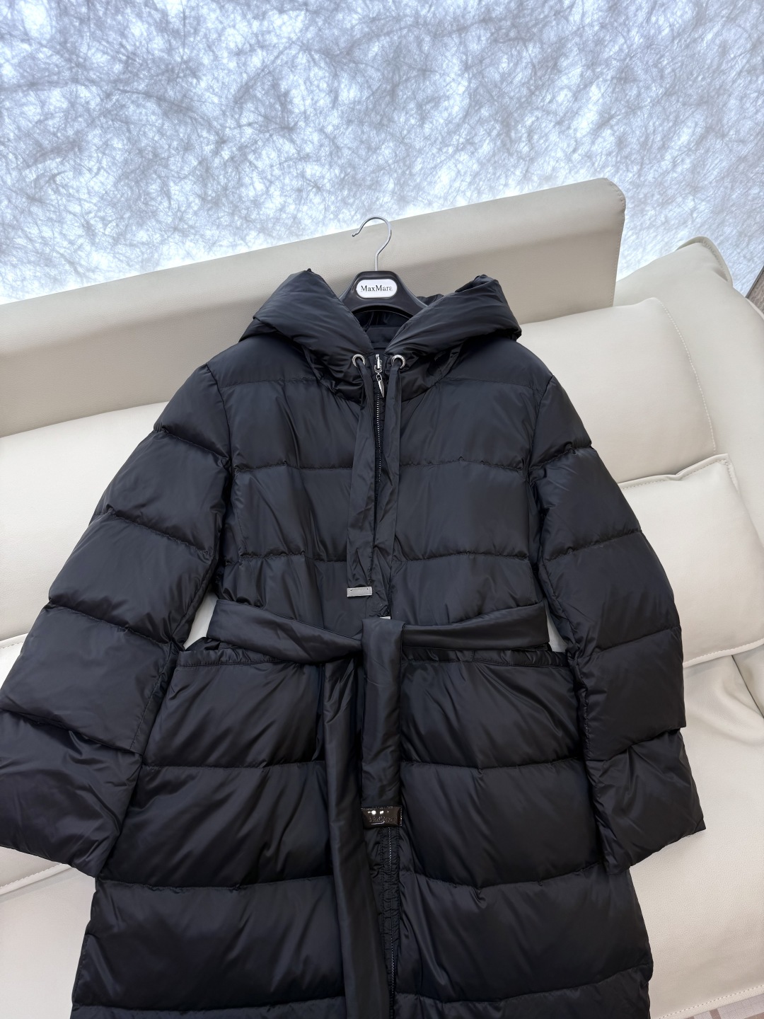 M651#新款羽绒服⚠️。
max mara  两面穿 配原包装 顶级版 长款90% 鹅绒羽绒服  
黑