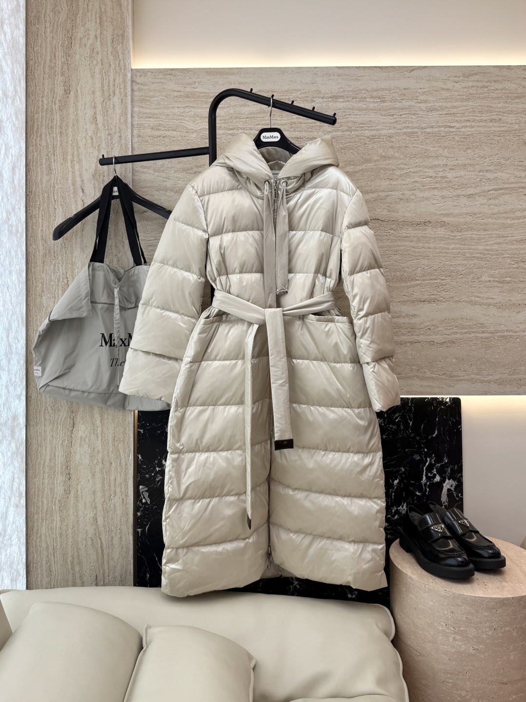 M651#新款羽绒服⚠️。
max mara  两面穿 配原包装 顶级版 长款90% 鹅绒羽绒服  
黑