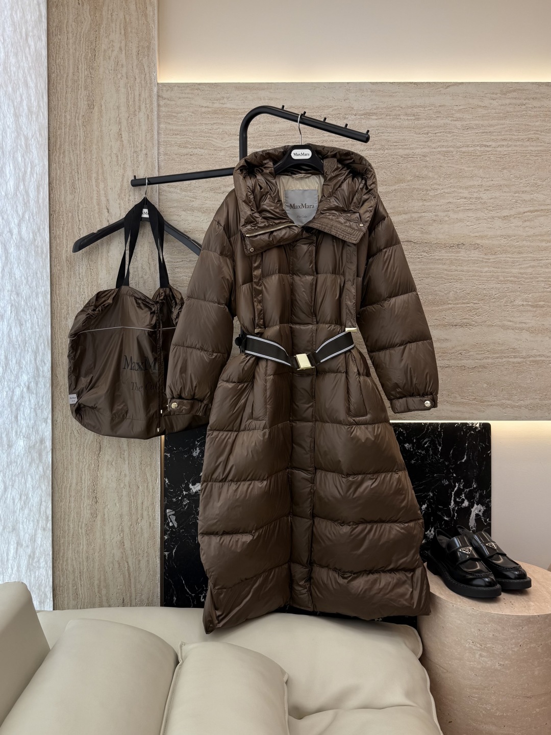 M619#新款羽绒服⚠️。
max mara  配原包装 原标顶级版 90% 鹅绒羽绒服  黑色 咖色 