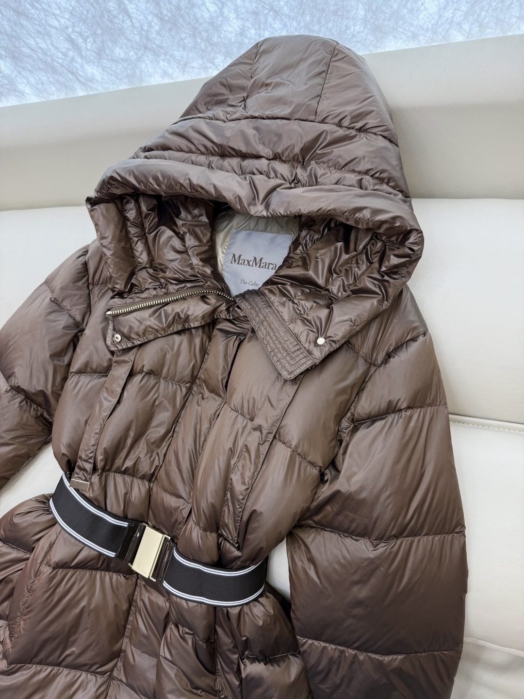 M619#新款羽绒服⚠️。
max mara  配原包装 原标顶级版 90% 鹅绒羽绒服  黑色 咖色 