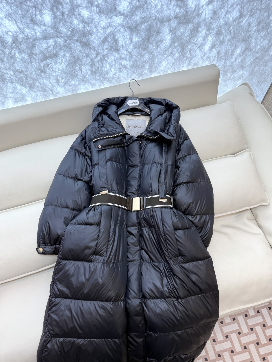 M619#新款羽绒服⚠️。
max mara  配原包装 原标顶级版 90% 鹅绒羽绒服  黑色 咖色 