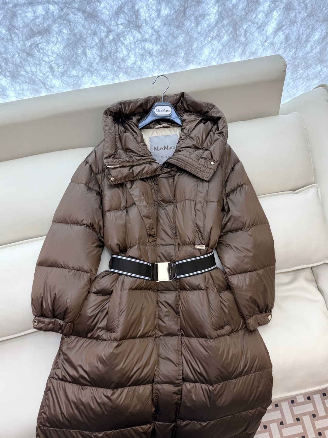 M619#新款羽绒服⚠️。
max mara  配原包装 原标顶级版 90% 鹅绒羽绒服  黑色 咖色 