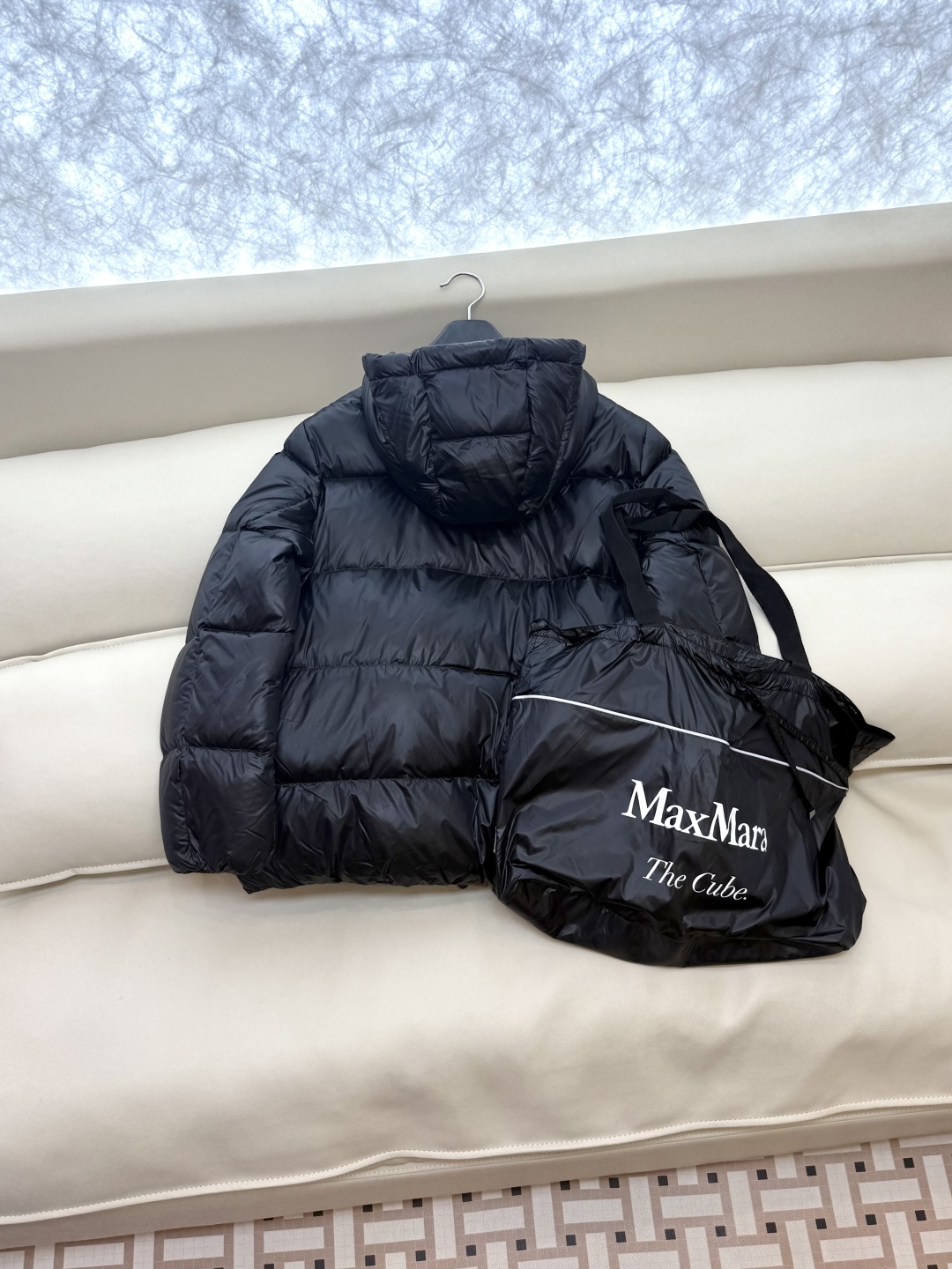 M2101#新款羽绒服⚠️2025。
Max 顶级版 配原装包 短款面包服 90% 白鹅绒 羽绒服 黑色