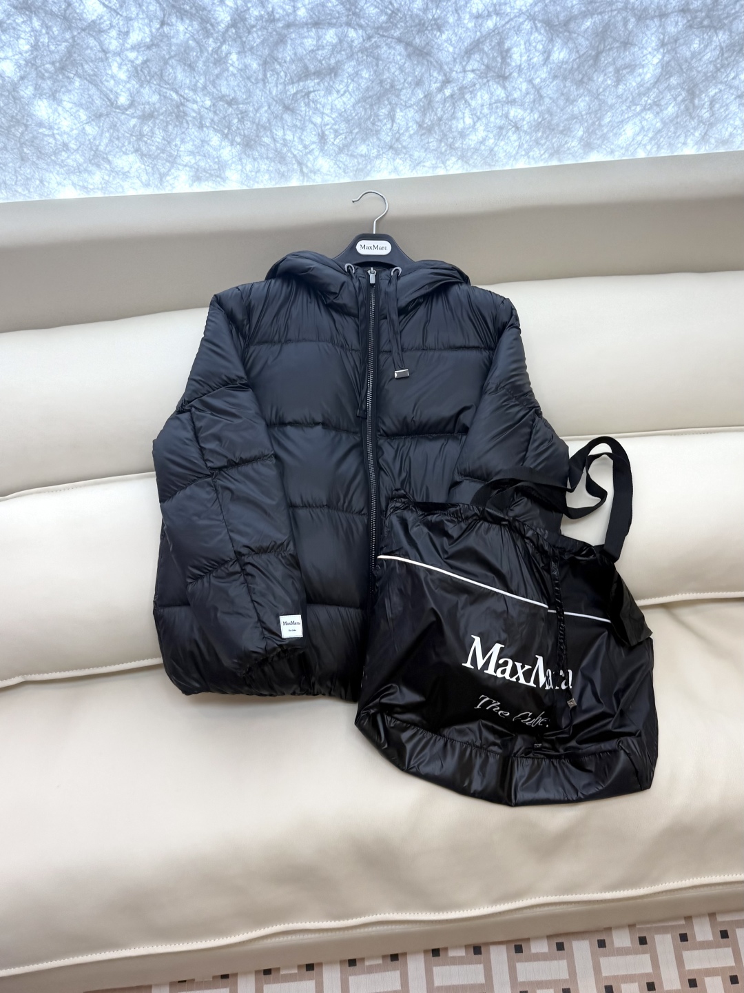 M2101#新款羽绒服⚠️2025。
Max 顶级版 配原装包 短款面包服 90% 白鹅绒 羽绒服 黑色