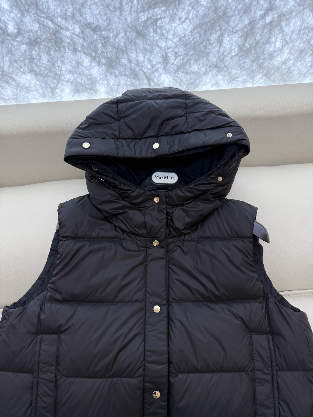 M287#新款羽绒服⚠️2025。
max 配原包装 原标顶级版 两面穿 羽绒马甲 90% 鹅绒羽绒服 