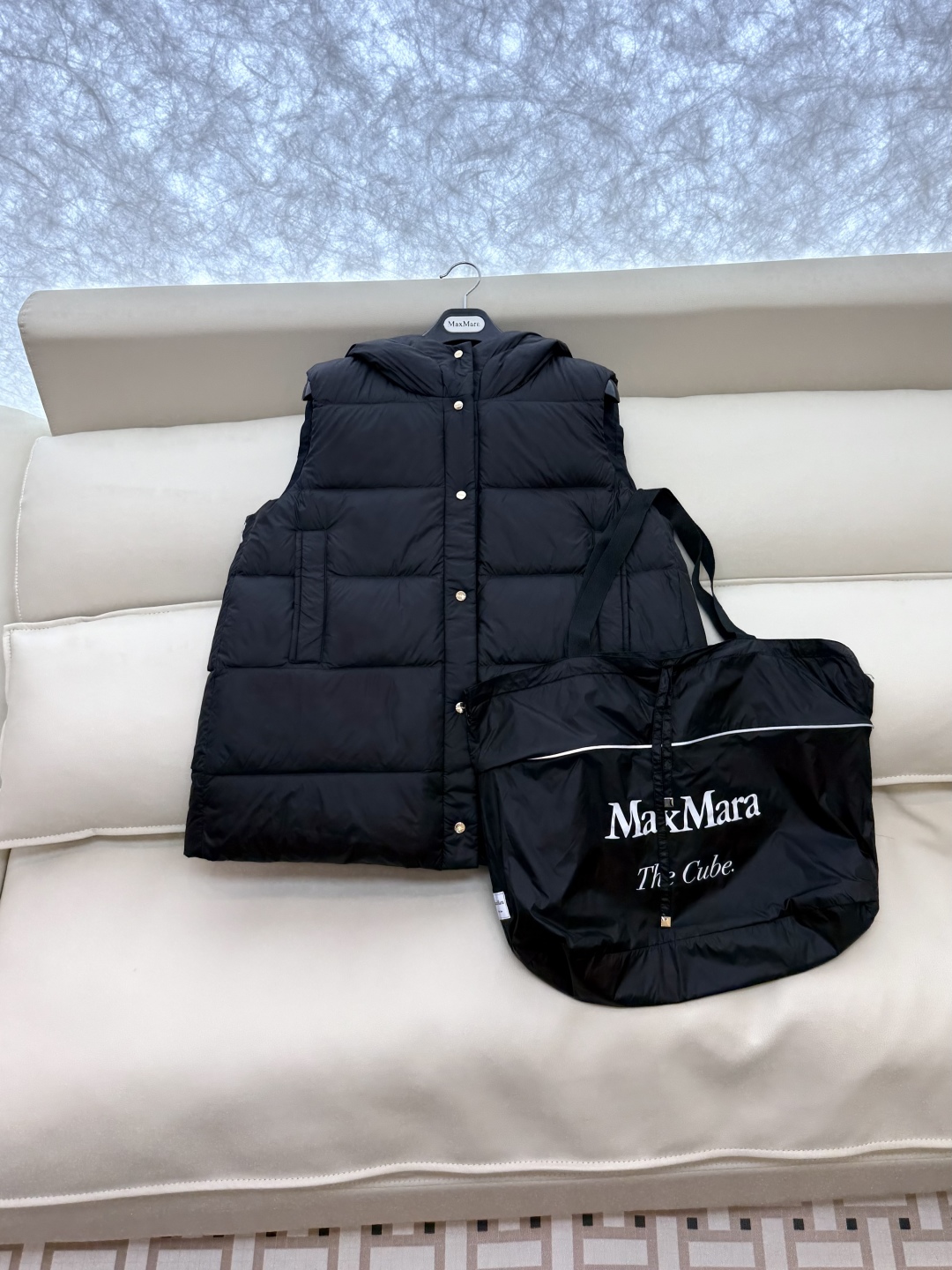 M287#新款羽绒服⚠️2025。
max 配原包装 原标顶级版 两面穿 羽绒马甲 90% 鹅绒羽绒服 