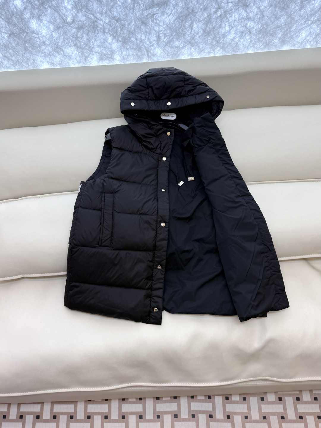 M287#新款羽绒服⚠️2025。
max 配原包装 原标顶级版 两面穿 羽绒马甲 90% 鹅绒羽绒服 