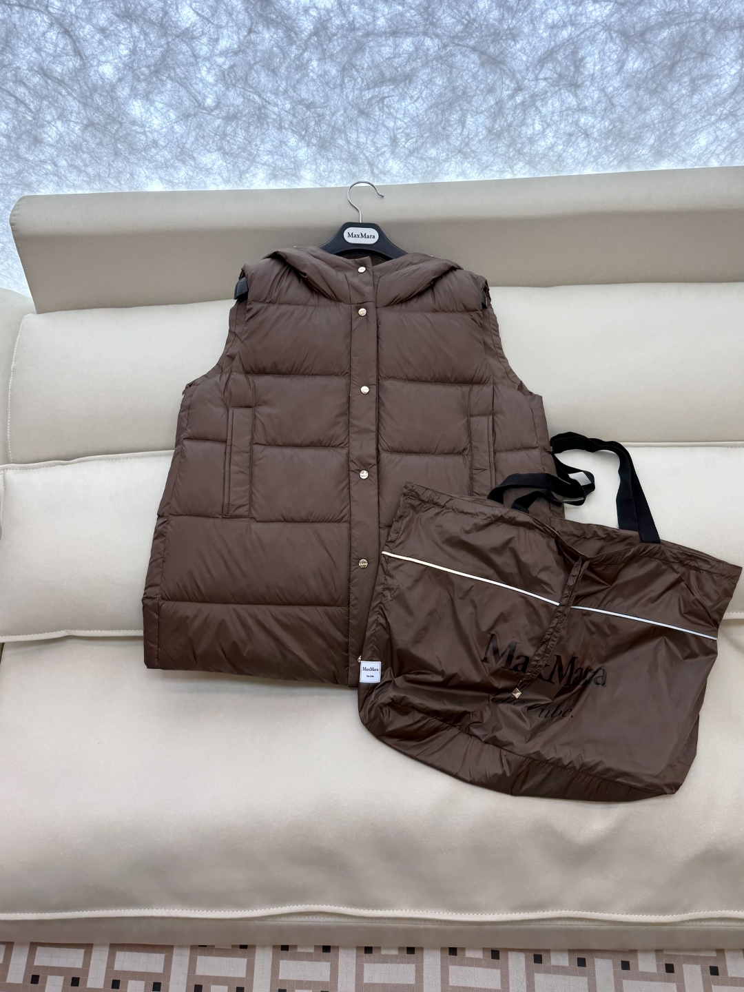M287#新款羽绒服⚠️2025。
max 配原包装 原标顶级版 两面穿 羽绒马甲 90% 鹅绒羽绒服 