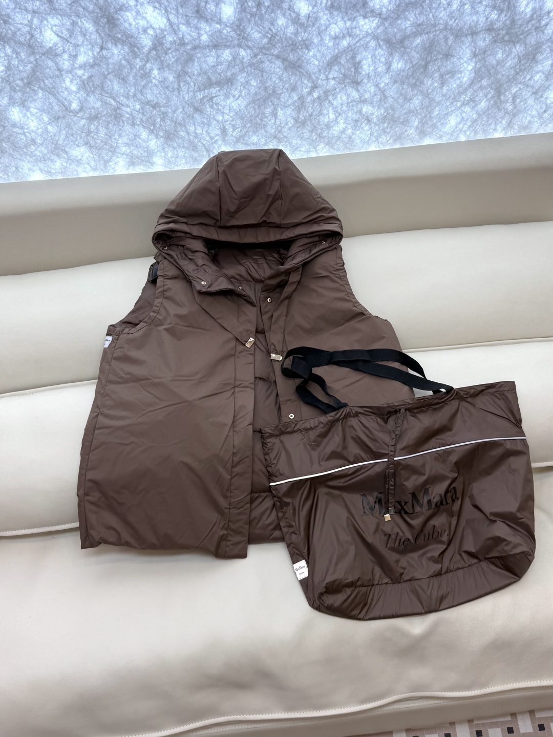 M287#新款羽绒服⚠️2025。
max 配原包装 原标顶级版 两面穿 羽绒马甲 90% 鹅绒羽绒服 