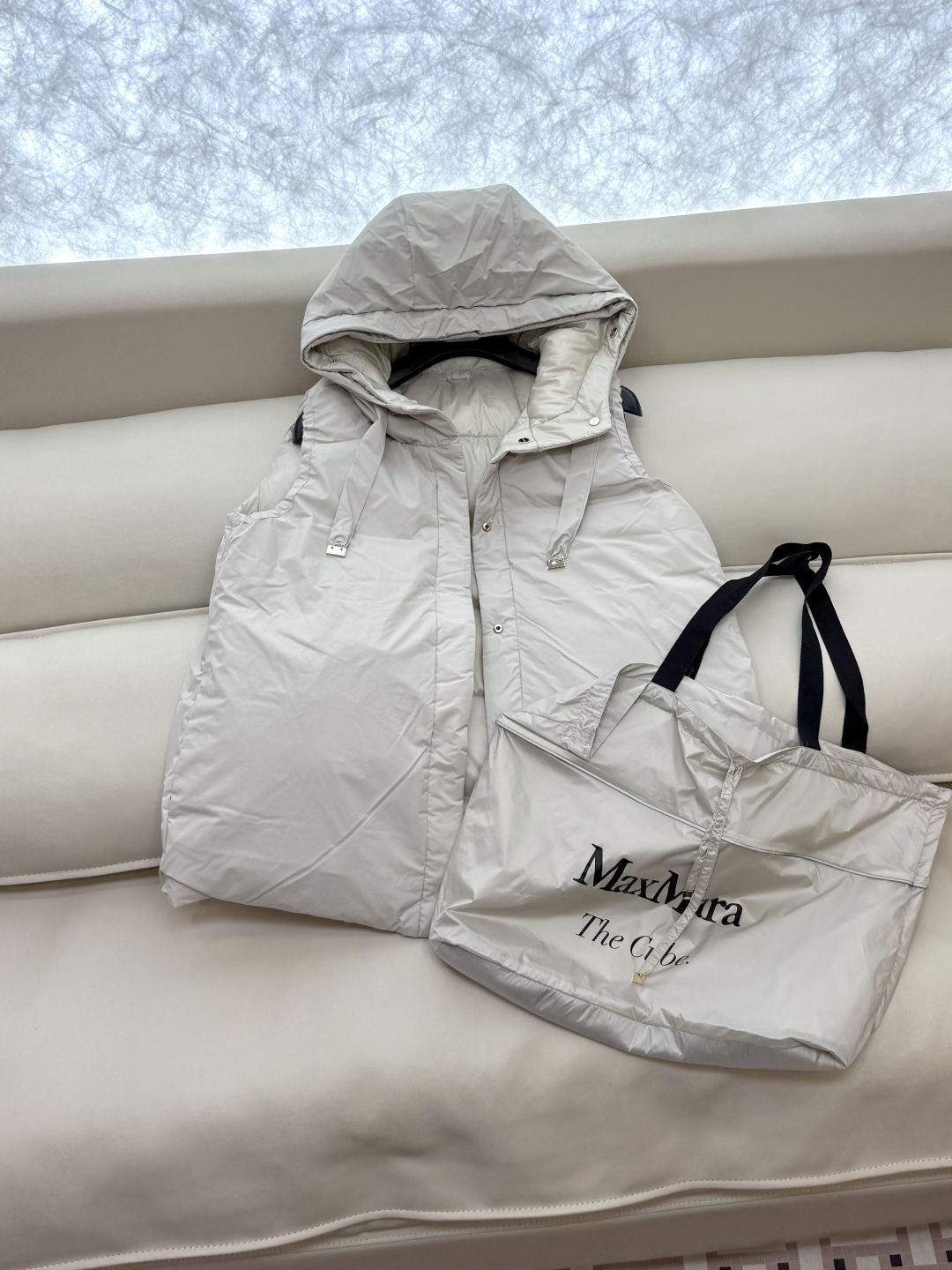 M287#新款羽绒服⚠️2025。
max 配原包装 原标顶级版 两面穿 羽绒马甲 90% 鹅绒羽绒服 