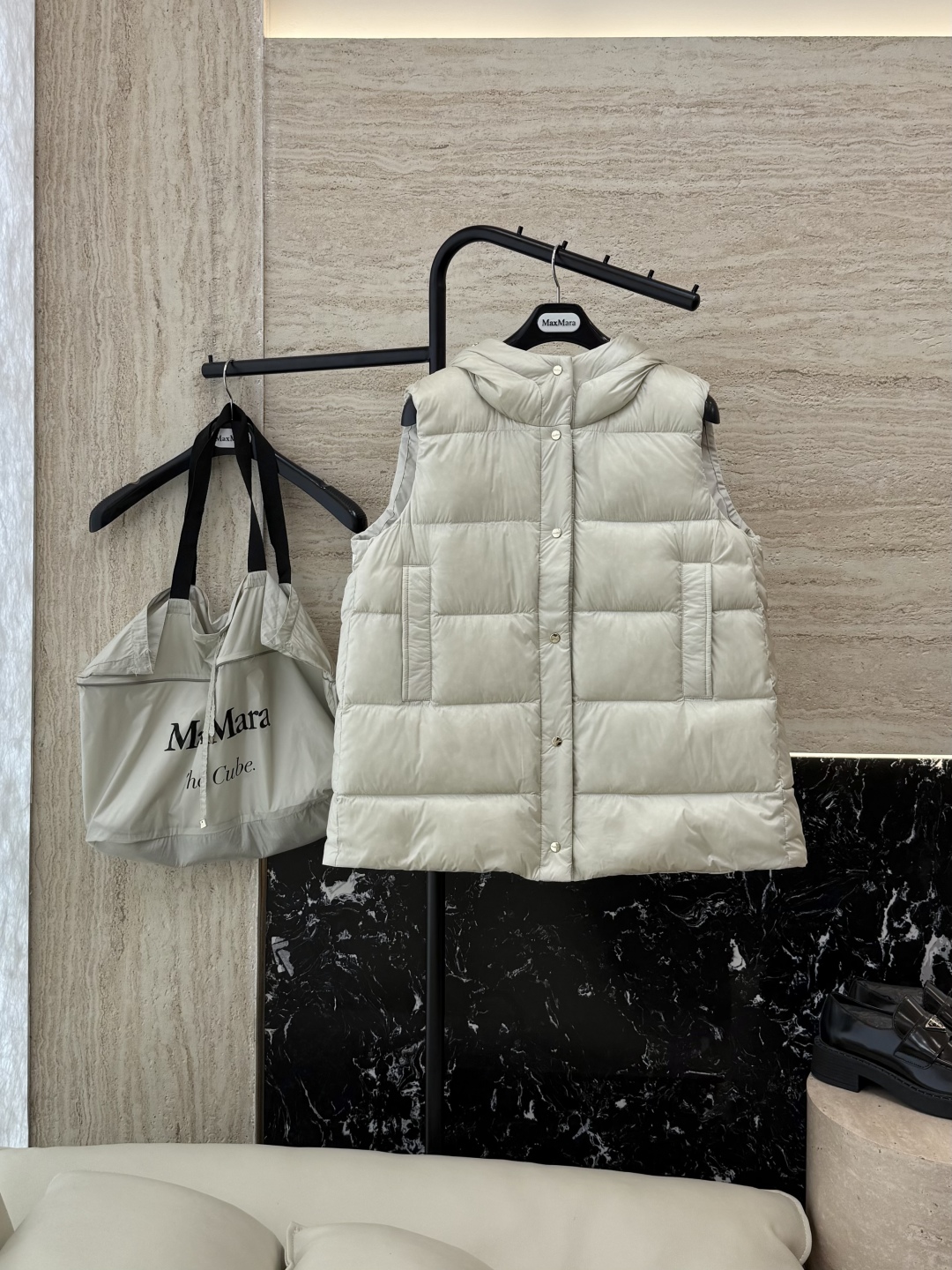 M287#新款羽绒服⚠️2025。
max 配原包装 原标顶级版 两面穿 羽绒马甲 90% 鹅绒羽绒服 