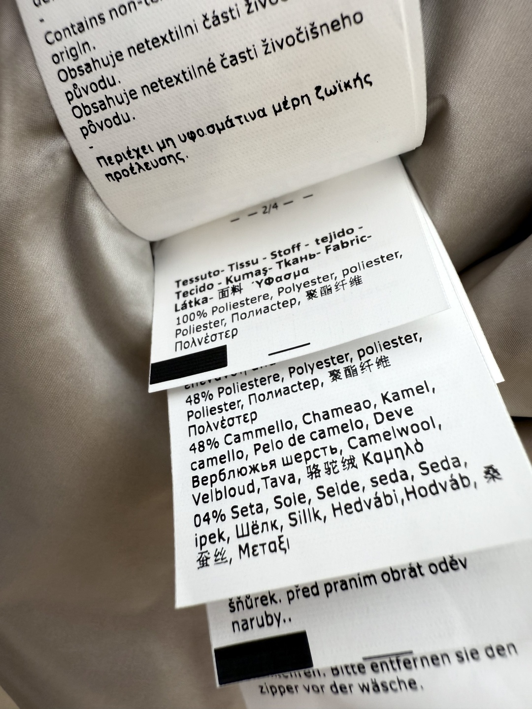 M663#新款驼绒服⚠️。
Max 立领马甲 48% 骆驼绒 4%桑蚕丝 进口面料 骆驼绒马甲 咖色 黑