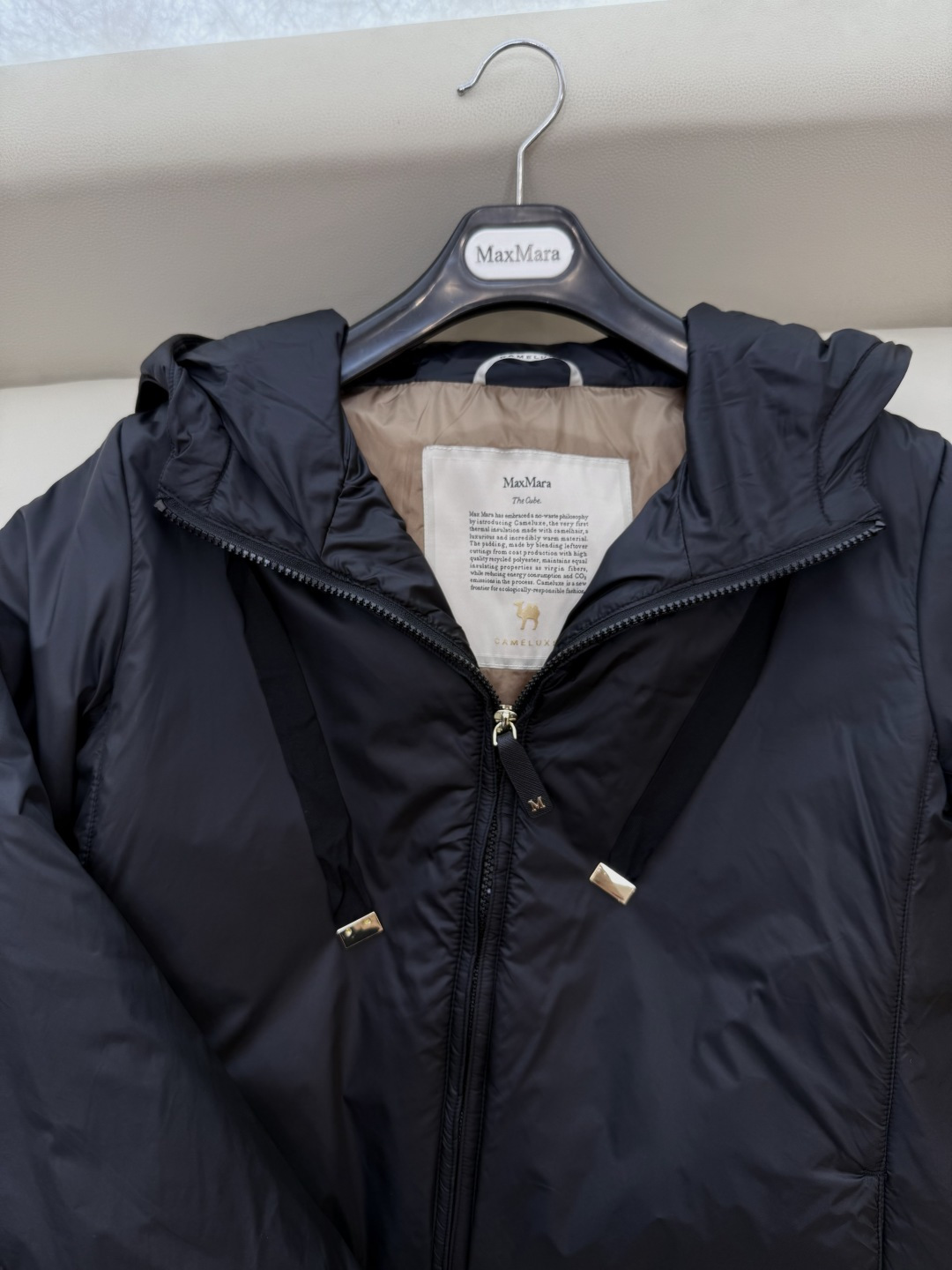 M662#新款驼绒服⚠️2025。
Max 48% 骆驼绒 4%桑蚕丝 进口面料 骆驼绒长袖外套 黑色 