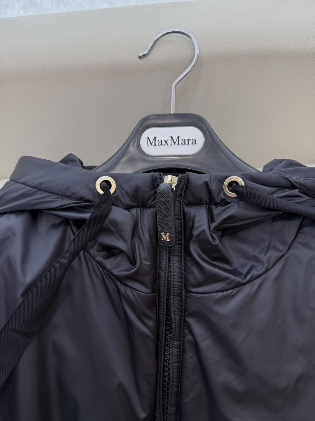 M662#新款驼绒服⚠️2025。
Max 48% 骆驼绒 4%桑蚕丝 进口面料 骆驼绒长袖外套 黑色 