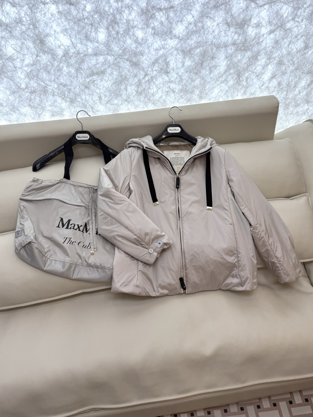 M662#新款驼绒服⚠️2025。
Max 48% 骆驼绒 4%桑蚕丝 进口面料 骆驼绒长袖外套 黑色 