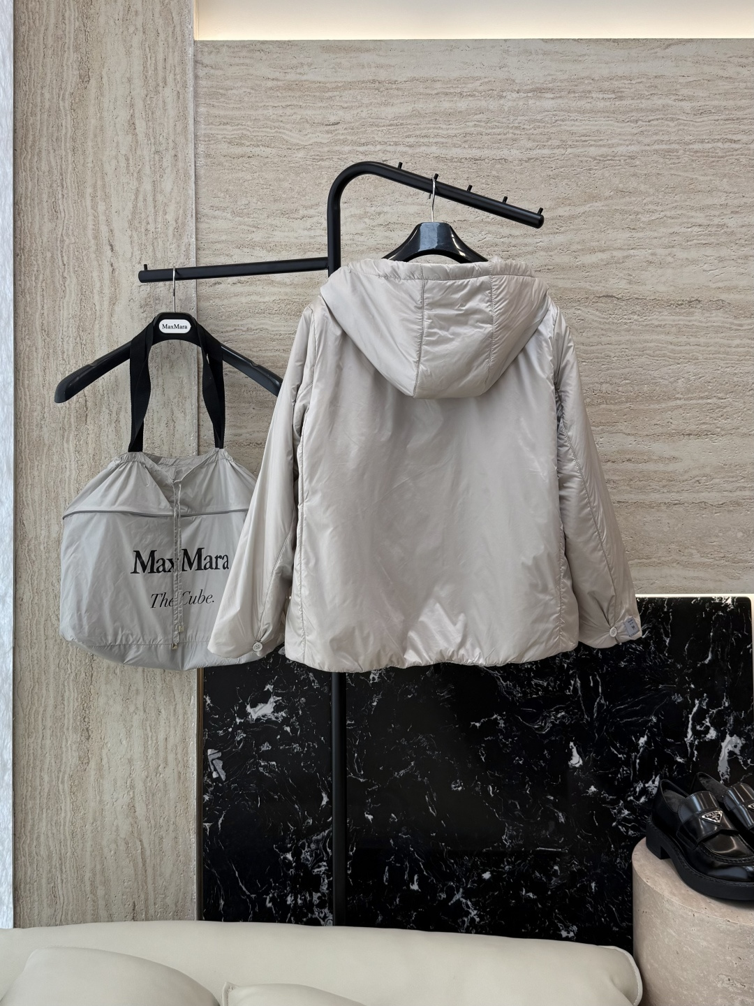 M662#新款驼绒服⚠️2025。
Max 48% 骆驼绒 4%桑蚕丝 进口面料 骆驼绒长袖外套 黑色 