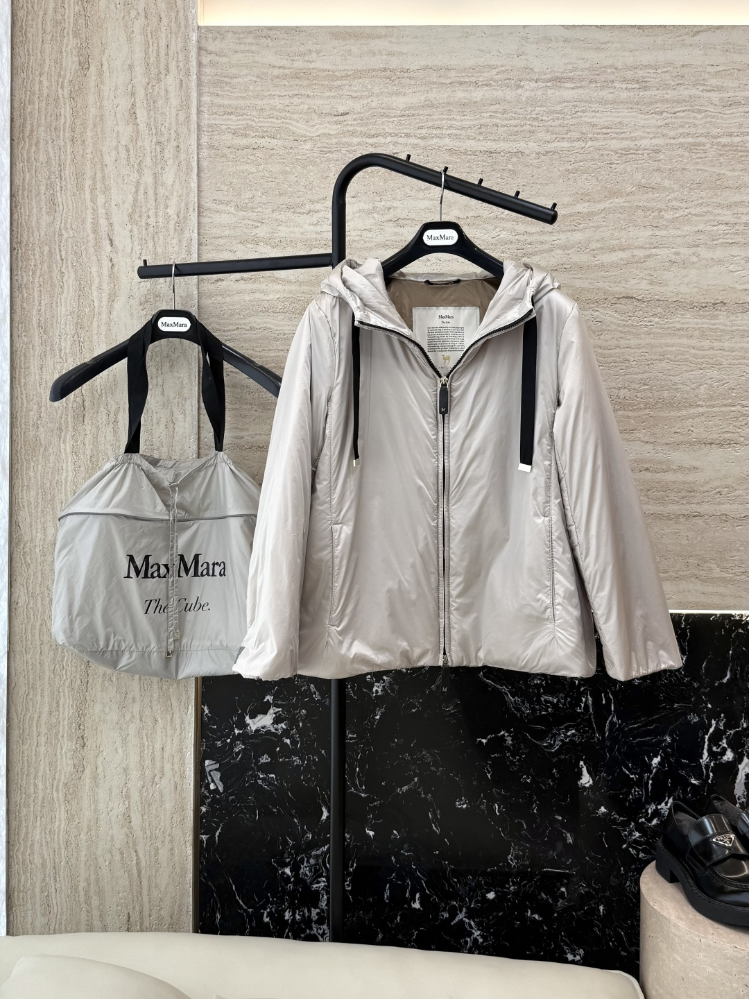 NO:475334,With dust bag M662# new camel fleece jacket Max 48 camel fleece 4 mulberry silk Imported fabric camel fleece long-sleeved jacket Black lime white 38/40/42 PS This price includes primary color high-quality cloth bag storage bag, Jackets & coats, alexander wang19860909配防尘袋M662#新款驼绒服 Max 48 骆驼绒 4桑蚕丝 进口面料 骆驼绒长袖外套 黑色 石灰白色 38/40/42 码 PS此价格含原色高品质布包收纳袋,,jackets & coats,alexander wang,Women's clothing
