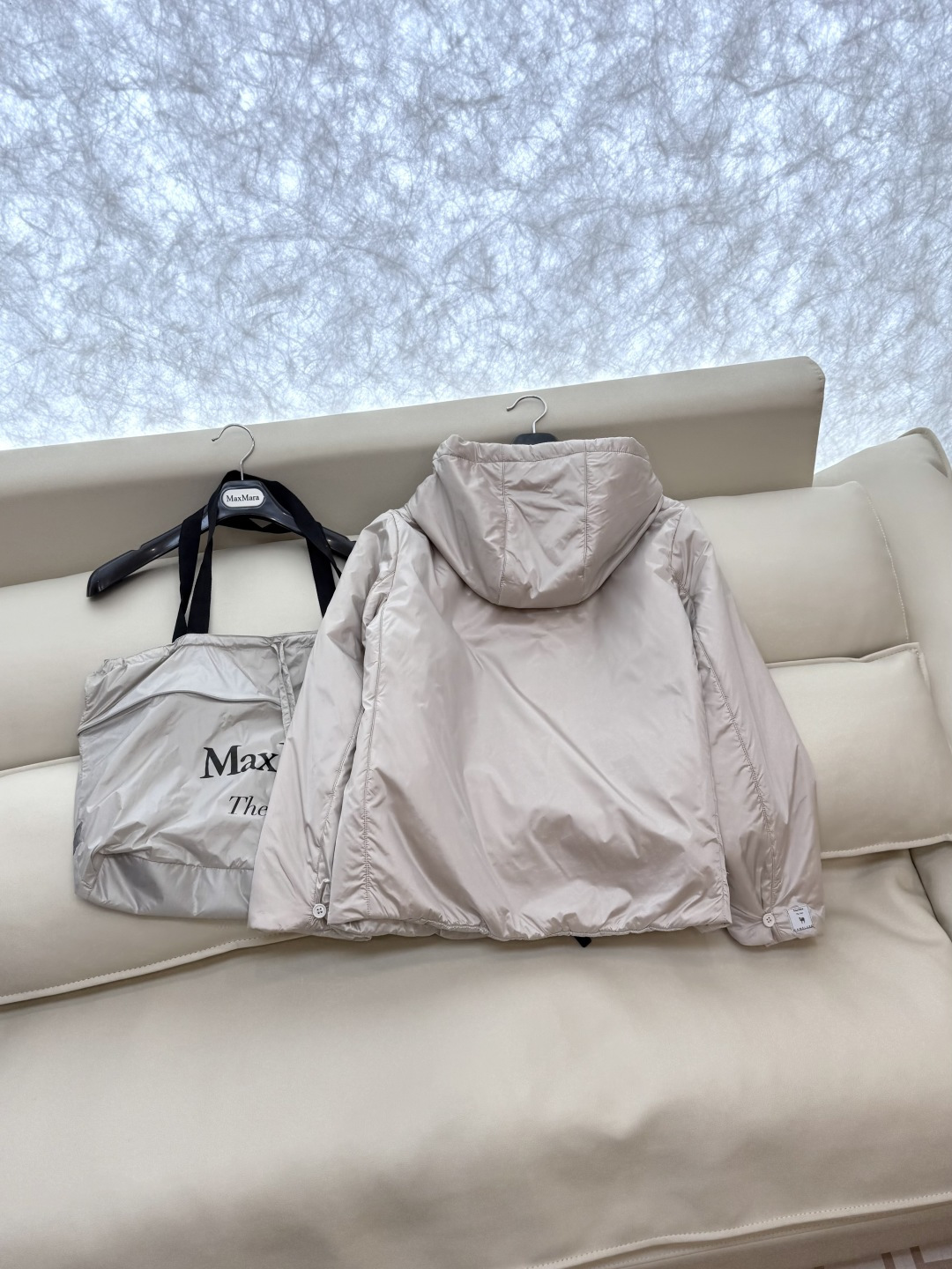 M662#新款驼绒服⚠️2025。
Max 48% 骆驼绒 4%桑蚕丝 进口面料 骆驼绒长袖外套 黑色 