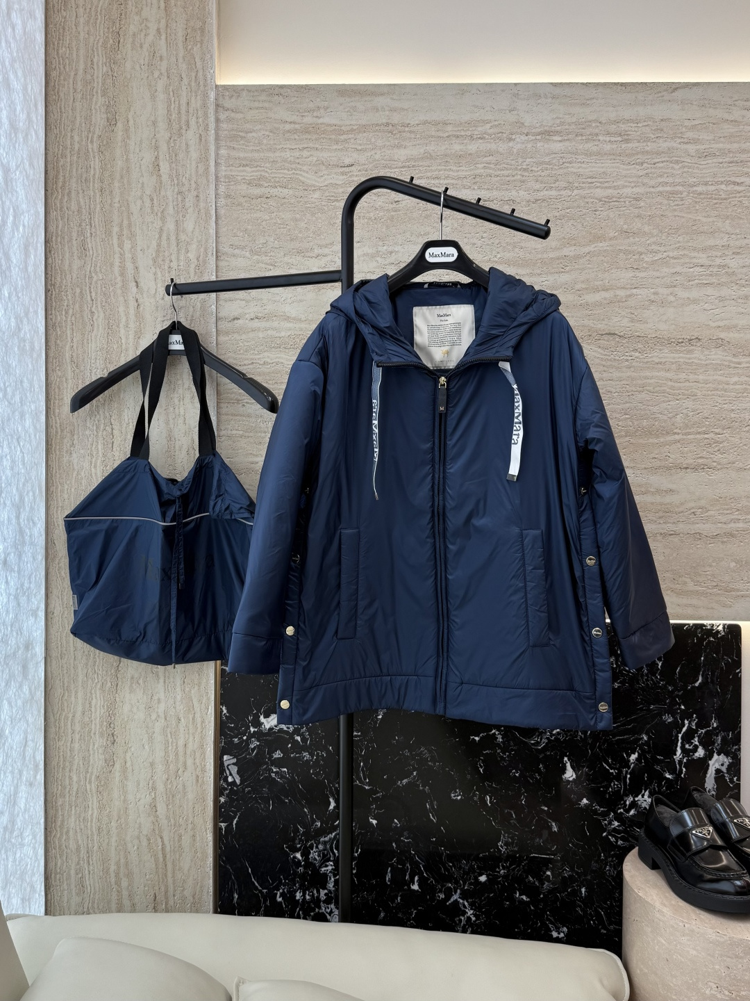 NO:475328,With dust bag M667# new camel velvet jacket Max zipper style 48 camel velvet 4 mulberry silk Imported fabric camel velvet cotton jacket Blue Coffee 38/40/42 Size PS This price includes primary color high-quality cloth bag storage bag, alexander wang19860909配防尘袋M667#新款驼绒服 Max拉链款 48 骆驼绒 4桑蚕丝 进口面料 骆驼绒棉服 蓝色 咖色 38/40/42 码 PS此价格含原色高品质布包收纳袋,,alexander wang,Women's clothing