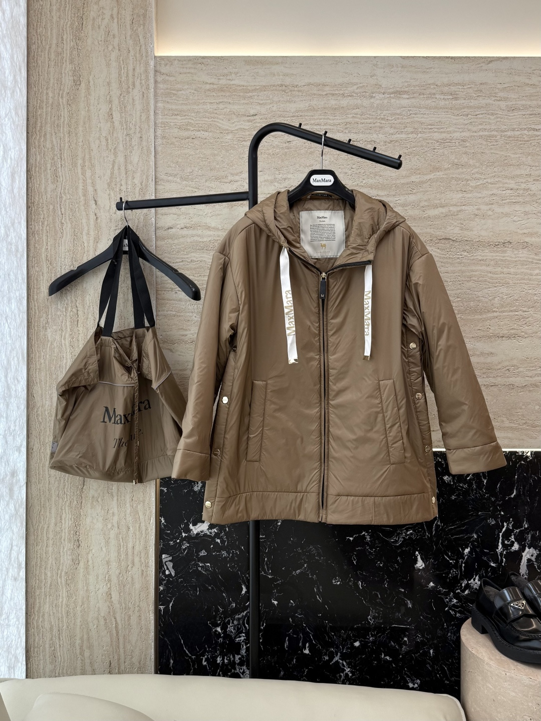 NO:475315,With dust bag M667# new camel velvet jacket Max zipper style 48 camel velvet 4 mulberry silk Imported fabric camel velvet cotton jacket Blue Coffee 38/40/42 Size PS This price includes primary color high-quality cloth bag storage bag, alexander wang19860909配防尘袋M667#新款驼绒服 Max拉链款 48 骆驼绒 4桑蚕丝 进口面料 骆驼绒棉服 蓝色 咖色 38/40/42 码 PS此价格含原色高品质布包收纳袋,,alexander wang,Women's clothing