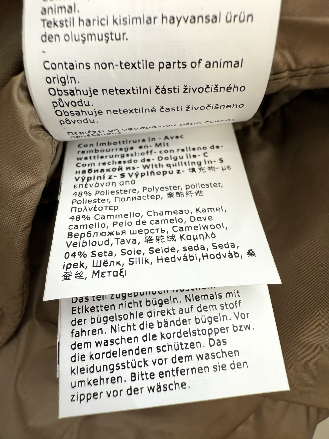 M666#新款驼绒服⚠️2025。
Max 48% 骆驼绒 4%桑蚕丝 进口面料 骆驼绒长棉服 黑色 咖